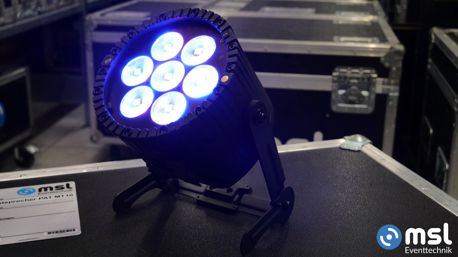 LED-PAR Astera AX9, Qualitätsprodukt mit Akku. Mieten statt kaufen macht bei Lichttechnik mehr Sinn.